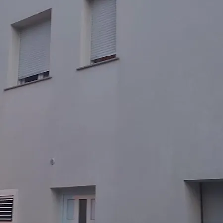 Matteo -free Parking Split